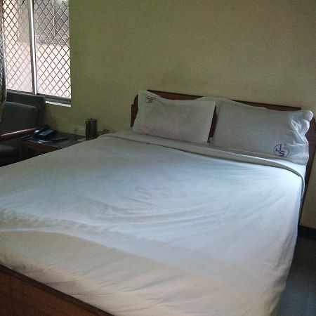 אוטי Hotel Jaysanthi מראה חיצוני תמונה