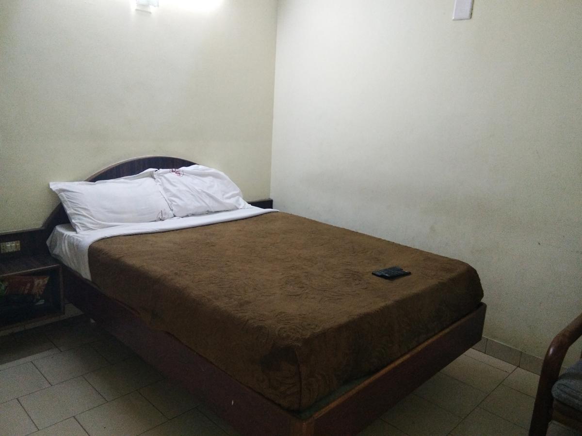 אוטי Hotel Jaysanthi מראה חיצוני תמונה