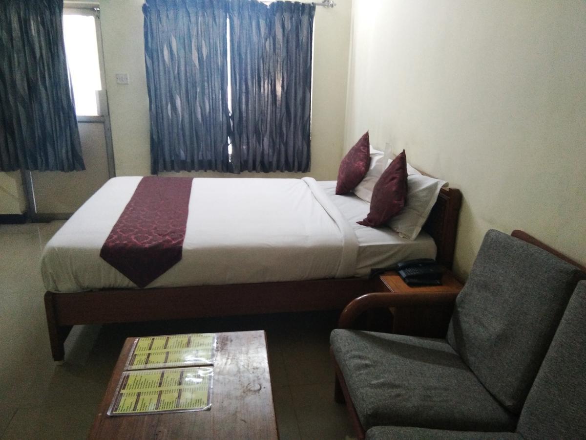 אוטי Hotel Jaysanthi מראה חיצוני תמונה