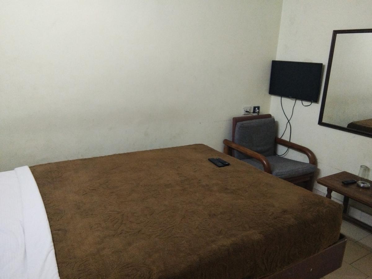 אוטי Hotel Jaysanthi מראה חיצוני תמונה