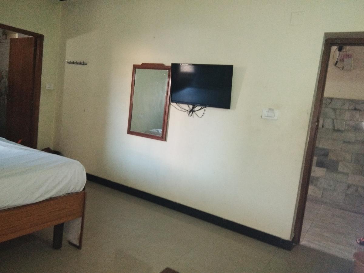 אוטי Hotel Jaysanthi מראה חיצוני תמונה